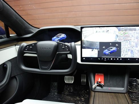 Used 2022 Tesla Model S AWD image 29