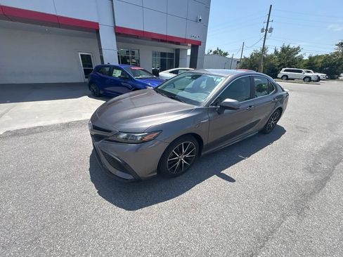 Used 2021 Toyota Camry SE FWD image 9