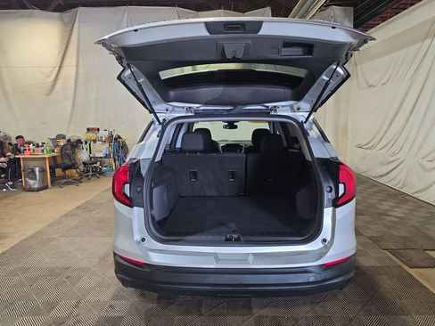 Used 2022 GMC Terrain SLE image 19