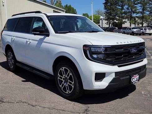 New 2025 Ford Expedition Active image 12