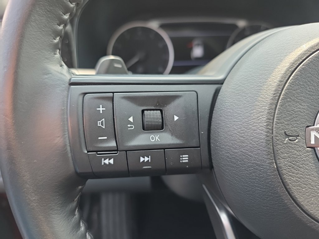 Used 2024 Nissan Pathfinder SV AWD/4WD image 35