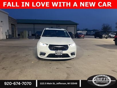 New 2026 Chrysler Pacifica Select