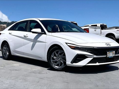 Used 2024 Hyundai Elantra SEL FWD image 21