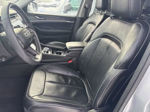 Used 2023 Jeep Grand Cherokee L Limited w/ Luxury Tech Group II AWD/4WD image 11