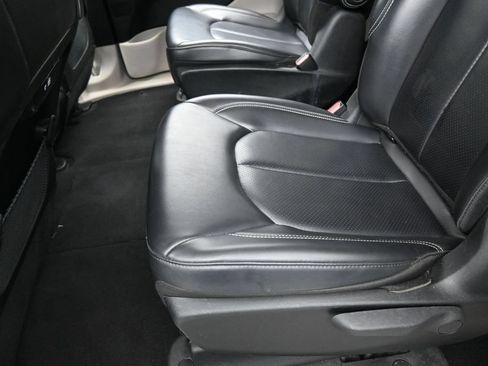 Used 2023 Chrysler Pacifica Touring-L FWD image 30