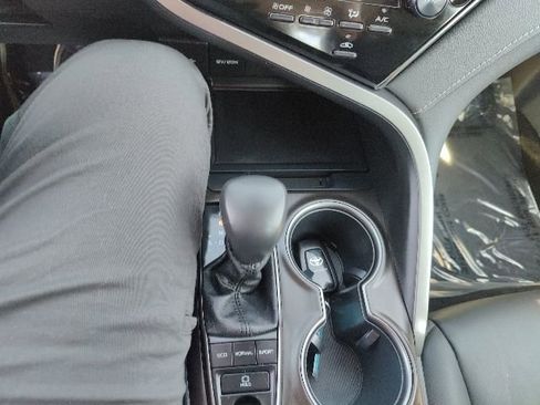 Used 2022 Toyota Camry SE w/ Cold Weather Package image 28