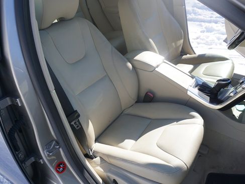 Used 2015 Volvo V60 T5 Premier w/ Convenience Package image 20