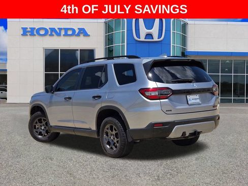 Used 2023 Honda Pilot TrailSport image 5