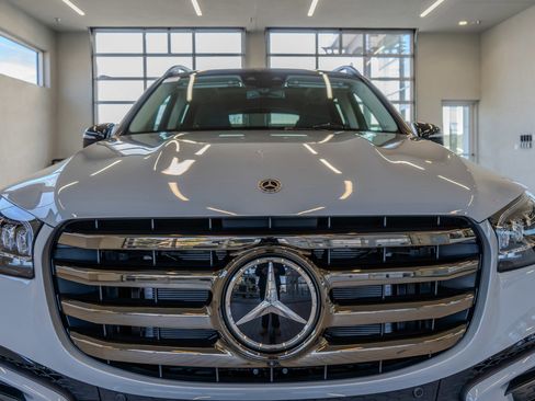 New 2026 Mercedes-Benz GLS 450 4MATIC image 23