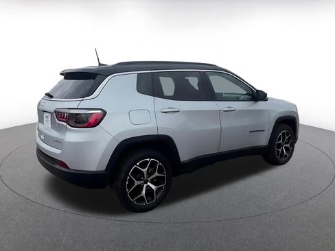 Used 2025 Jeep Compass Limited image 15