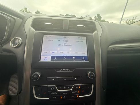 Used 2020 Ford Fusion SEL FWD image 12