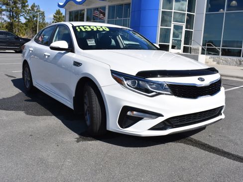 Used 2020 Kia Optima LX image 3