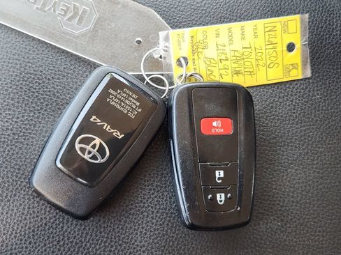 Certified 2022 Toyota RAV4 XLE FWD image 29