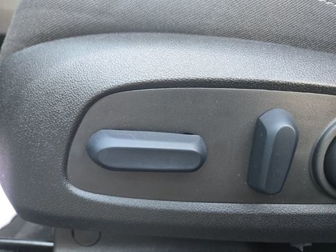 Used 2023 GMC Terrain SLE w/ Driver Convenience Package image 15