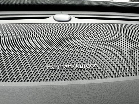 New 2025 Volvo XC90 T8 Plus w/ Protection Package Premier image 16