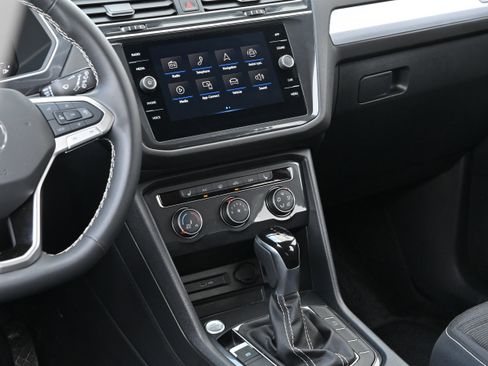 Used 2024 Volkswagen Tiguan S image 25