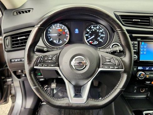 Used 2017 Nissan Rogue SV w/ SV Premium Package AWD/4WD image 12