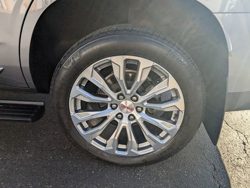 Used 2021 GMC Yukon Denali w/ Denali Premium Package image 25