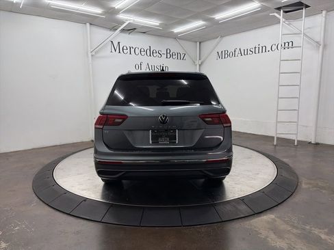 Used 2024 Volkswagen Tiguan SE w/ Panoramic Sunroof Package image 6