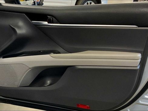 Used 2020 Toyota Camry LE w/ Carpet Mat Package image 22