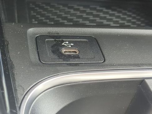 Used 2024 Mercedes-Benz EQB 300 4MATIC image 9