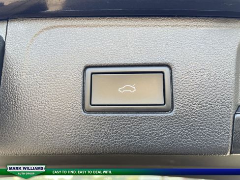 Used 2022 Volkswagen Atlas SEL R-Line image 37