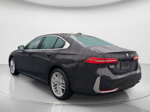 New 2025 BMW 530i w/ Premium Package image 7