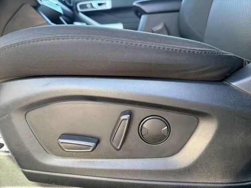 Used 2022 Ford Explorer XLT image 17
