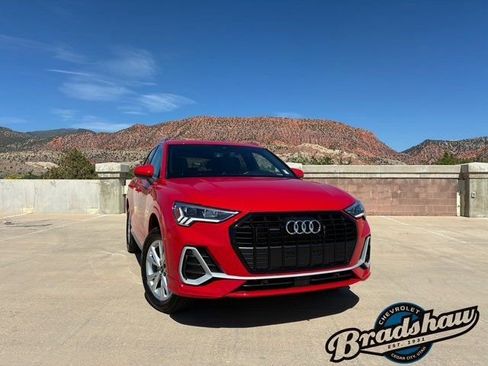 Used 2024 Audi Q3 2.0T Premium image 2