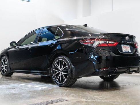 Used 2023 Toyota Camry SE image 7