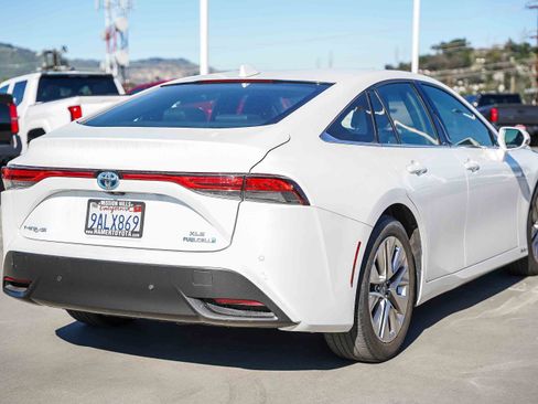Used 2022 Toyota Mirai XLE image 11
