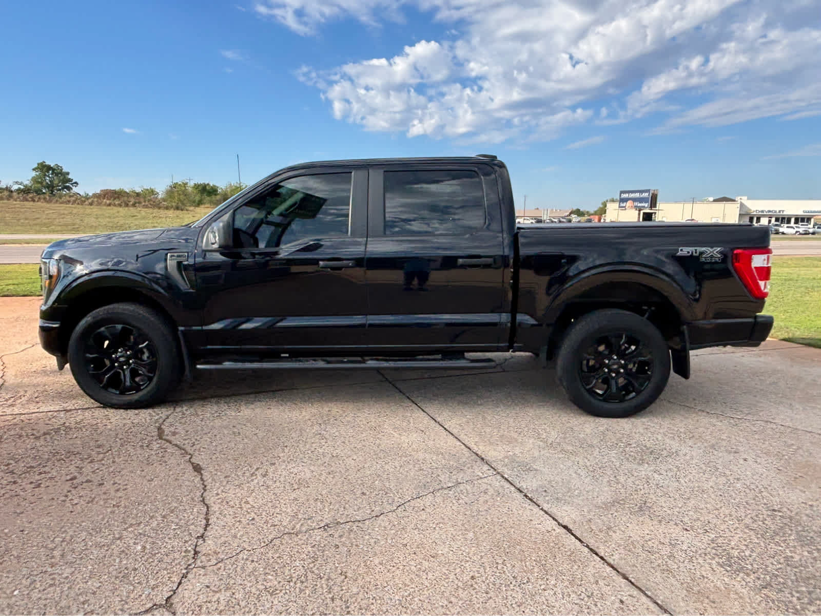 Used 2023 Ford F150 XL w/ STX Black Appearance Package AWD/4WD image 4