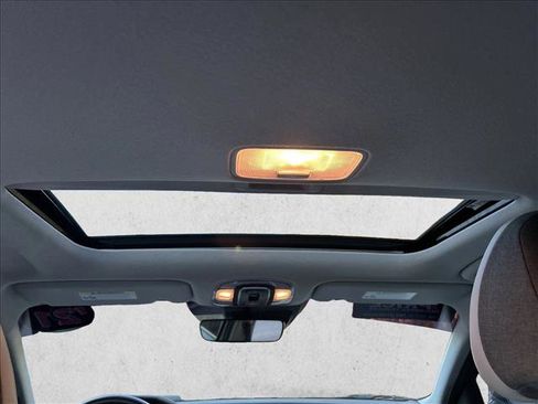 Used 2021 Hyundai Elantra Limited image 21