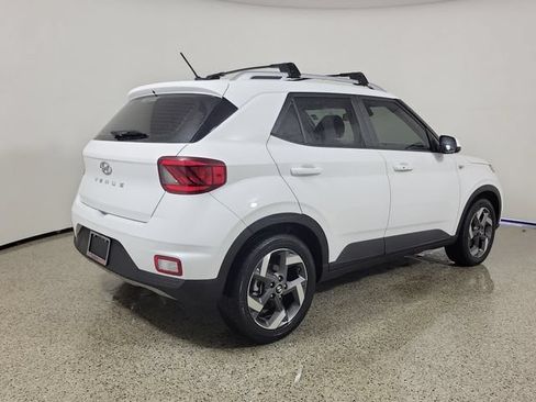 Used 2024 Hyundai Venue SEL FWD image 5