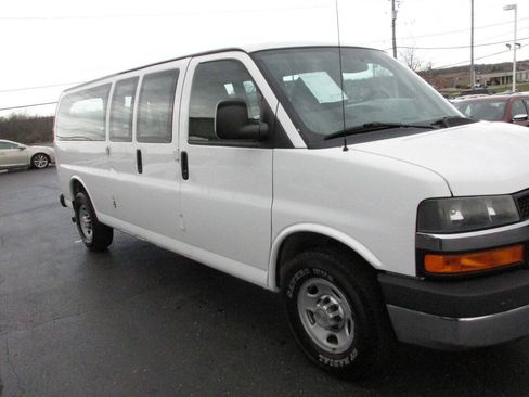 Used 2014 Chevrolet Express 2500 Extended RWD image 45