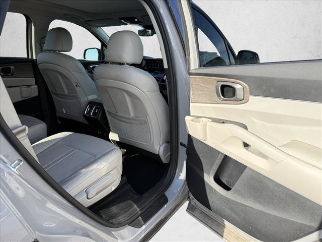 Used 2023 Kia Sorento EX w/ Panoramic Sunroof Package FWD image 23
