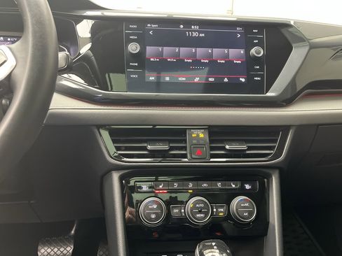 Used 2022 Volkswagen Taos SEL image 18