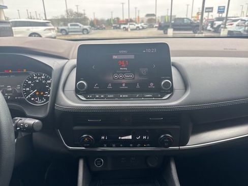 Used 2023 Nissan Rogue SV image 11