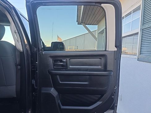 Used 2018 RAM 2500 Tradesman w/ Chrome Appearance Group image 18