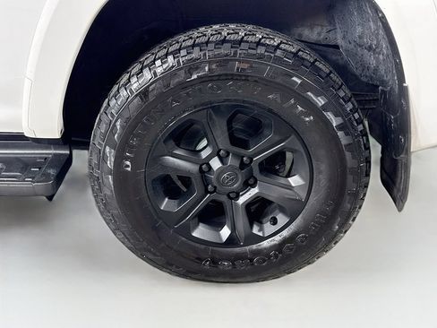 Used 2021 Toyota 4Runner SR5 Premium w/ Moonroof Package AWD/4WD image 33