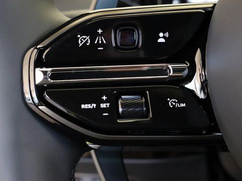 Used 2025 Aston Martin V8 Vantage Coupe image 18