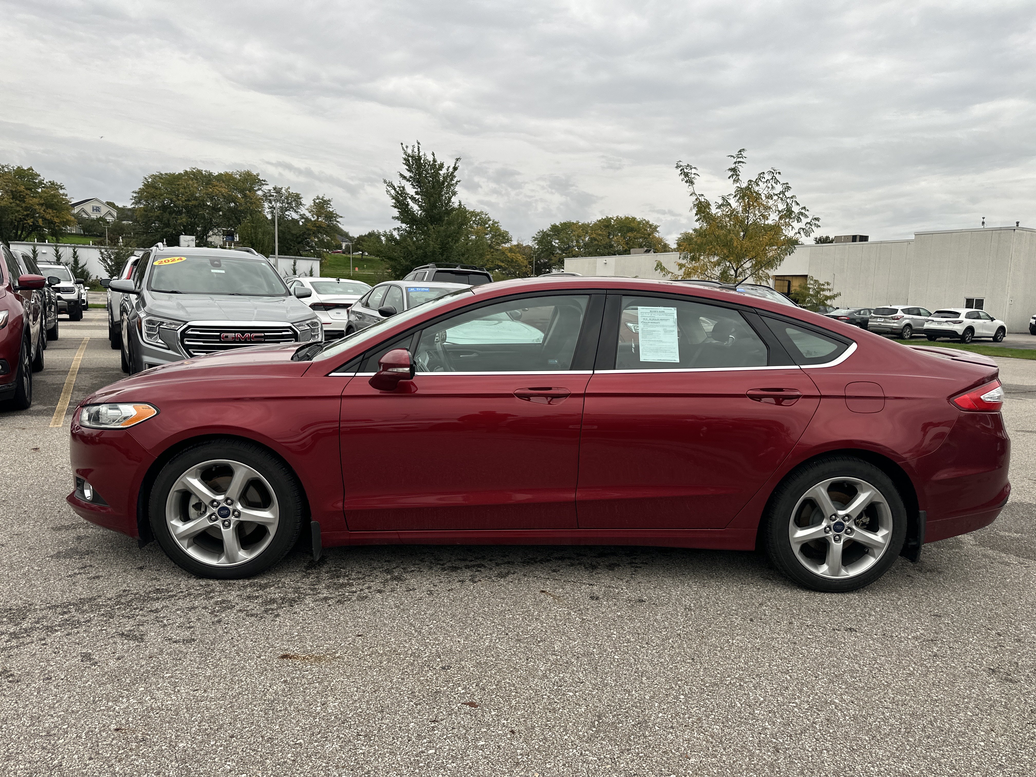 Used 2016 Ford Fusion SE FWD image 6
