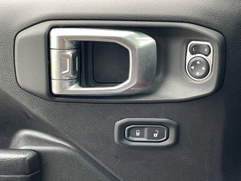 Used 2023 Jeep Gladiator Sport image 25