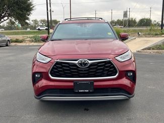 Used 2024 Toyota Highlander Platinum video 2