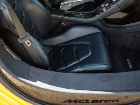 Used 2015 McLaren 650S Spider image 16
