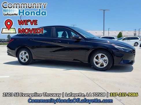 Used 2023 Hyundai Elantra SE w/ Cargo Package FWD image 12