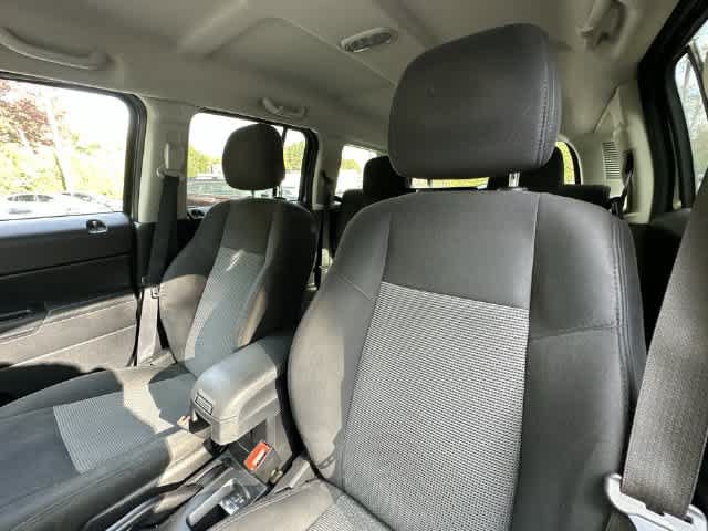 Used 2016 Jeep Patriot Sport w/ Power Value Group AWD/4WD image 12