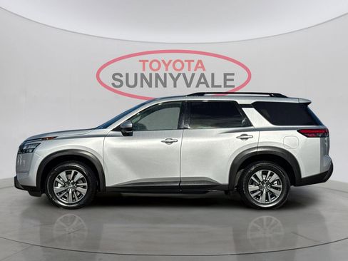 Used 2024 Nissan Pathfinder SV image 6