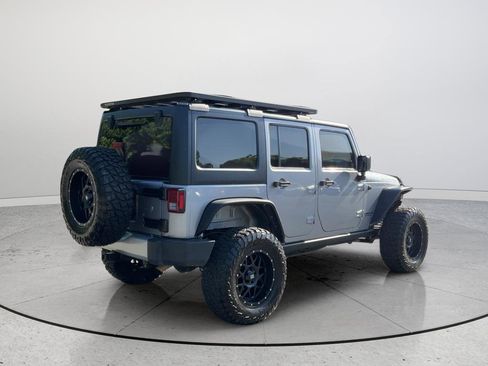 Used 2015 Jeep Wrangler Unlimited Rubicon w/ Connectivity Group image 7