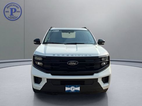 Used 2025 Ford Expedition Active AWD/4WD image 2